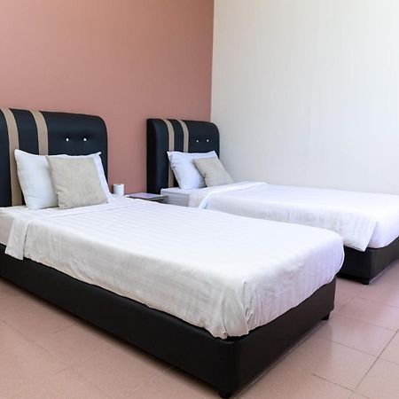 Familia Motel Kangar Bagian luar foto